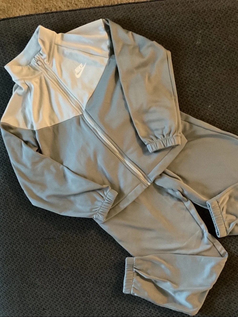 Boys Nike Kids Gray Two-Piece Zip Dri -fit Tracksuit. Size M